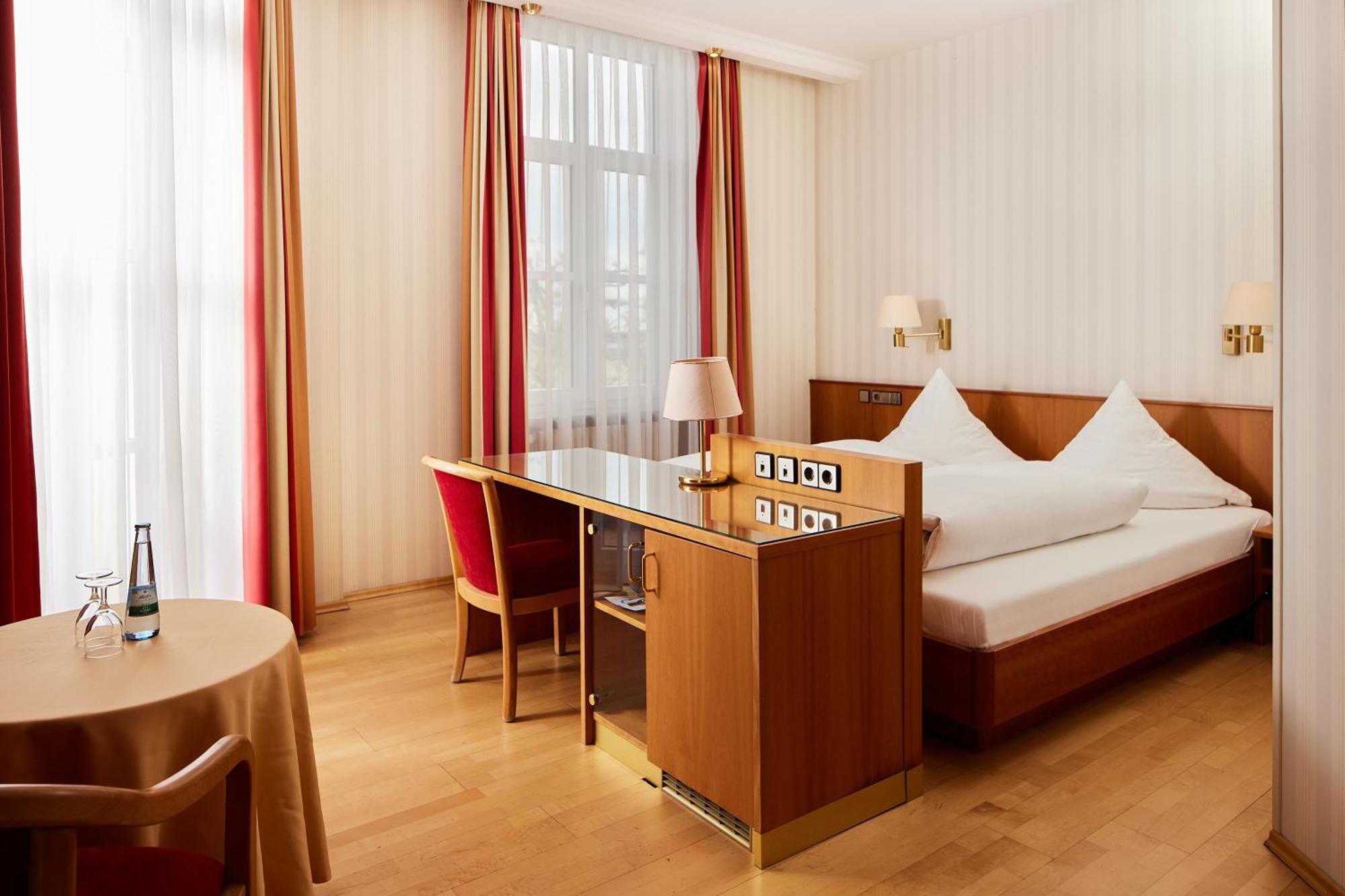 Hotel Zum Schiff Freiburg im Breisgau Dış mekan fotoğraf